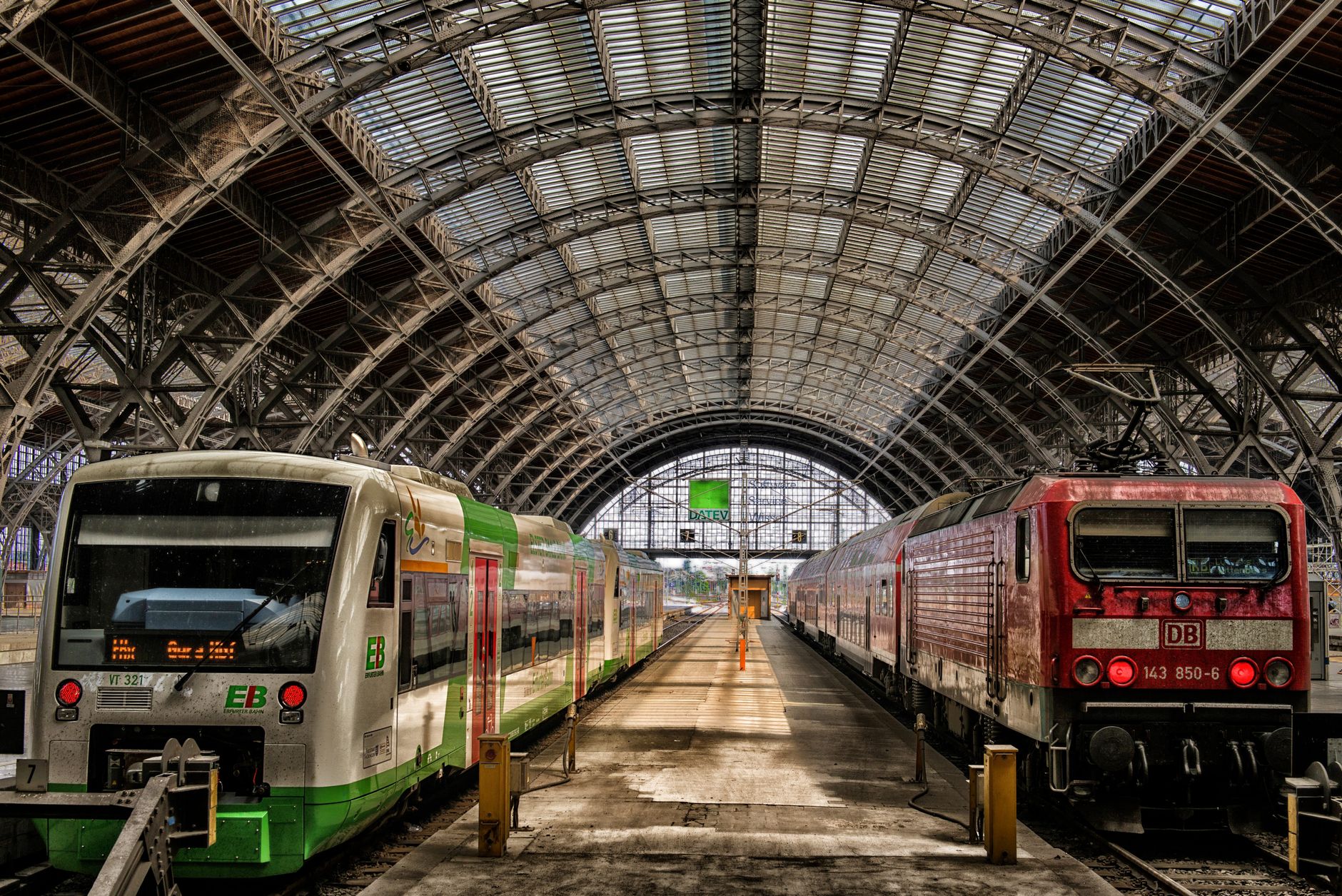 Wegen Doku mit Hayali: Die Deutsche Bahn und das ZDF rauschen frontal ineinander