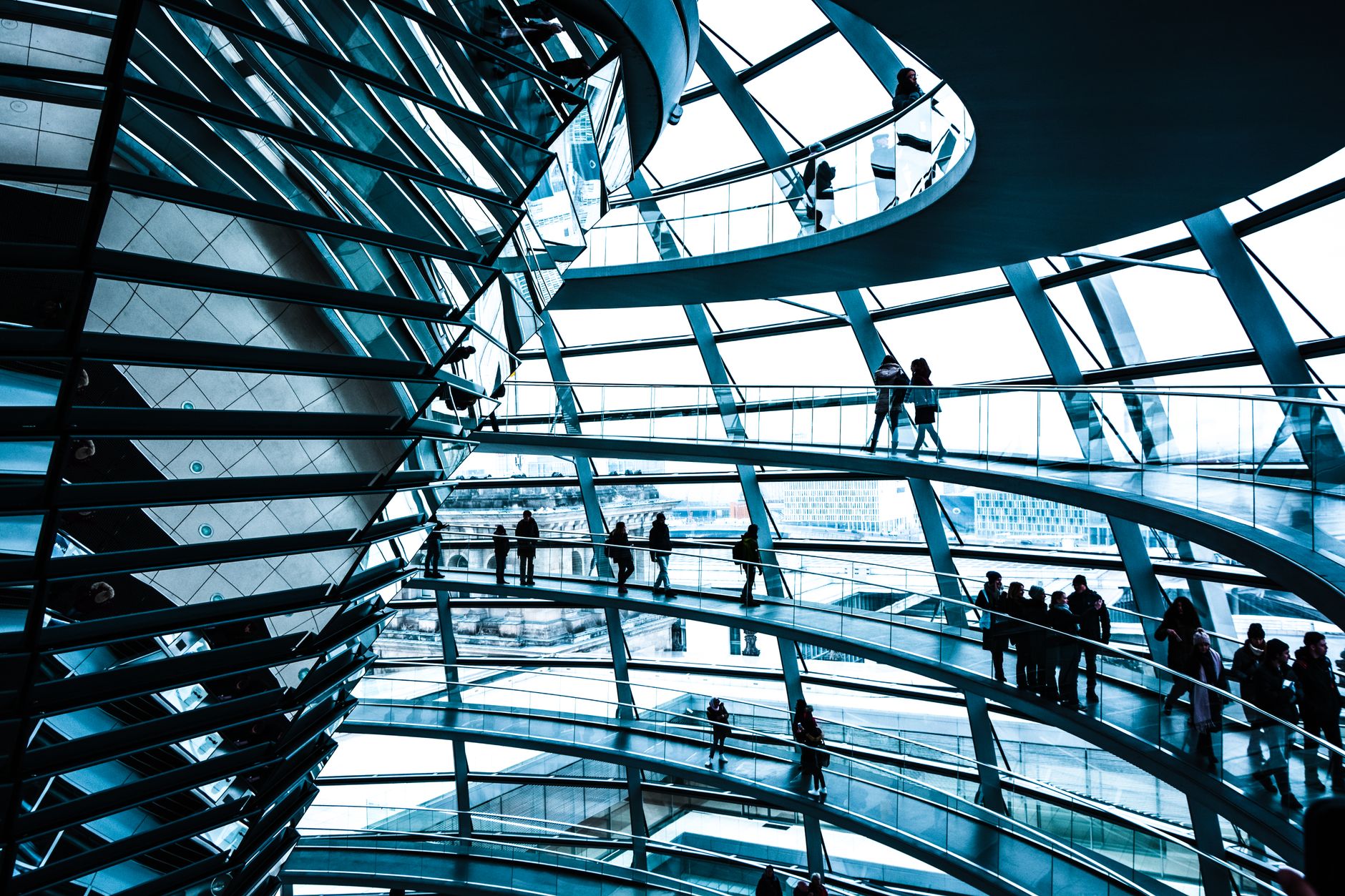 Aktuelle Stunde: Streit im Bundestag nach Wahl von AfD-Landtagspräsident