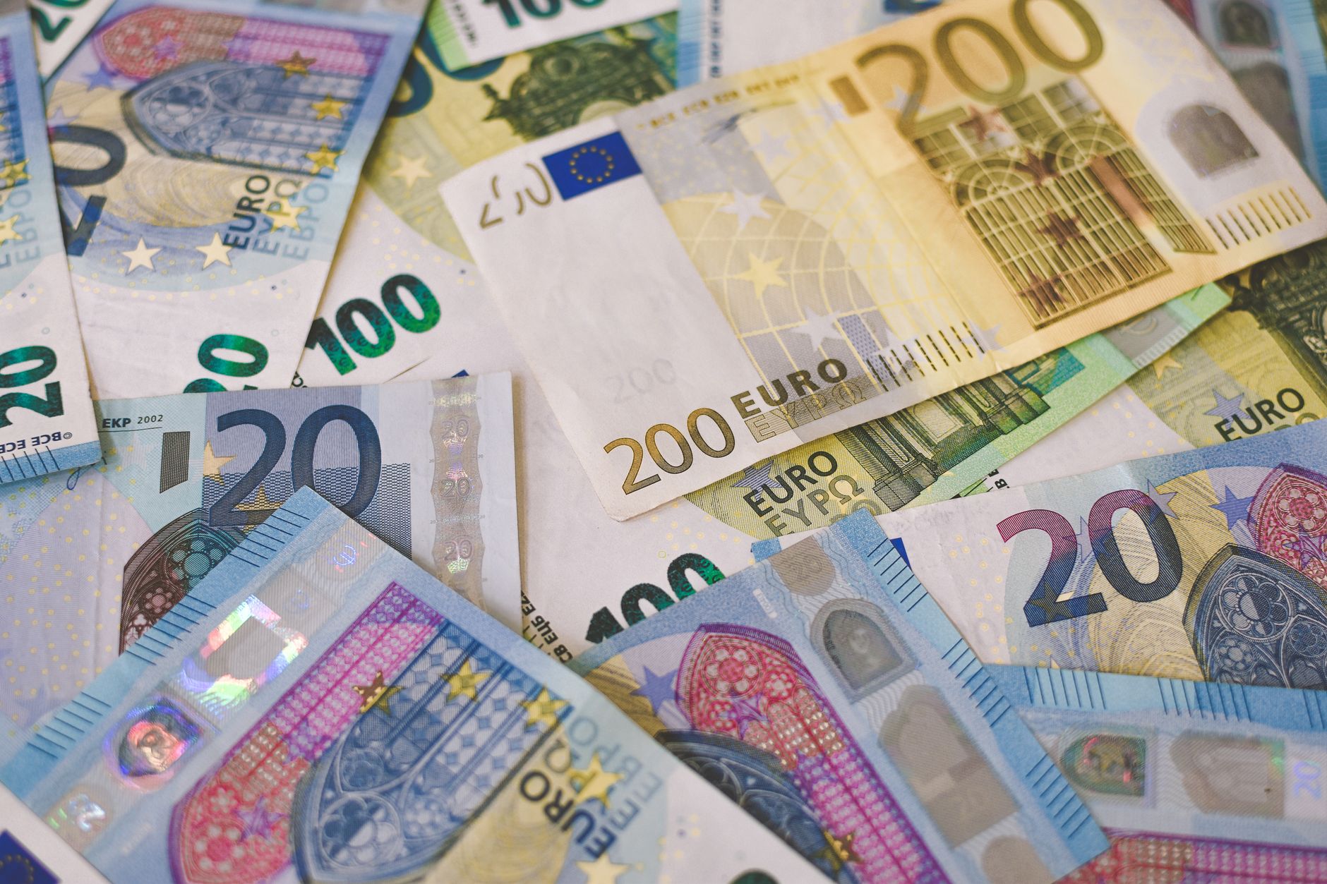 Marktbericht: DAX wieder über 25.000 Punkten