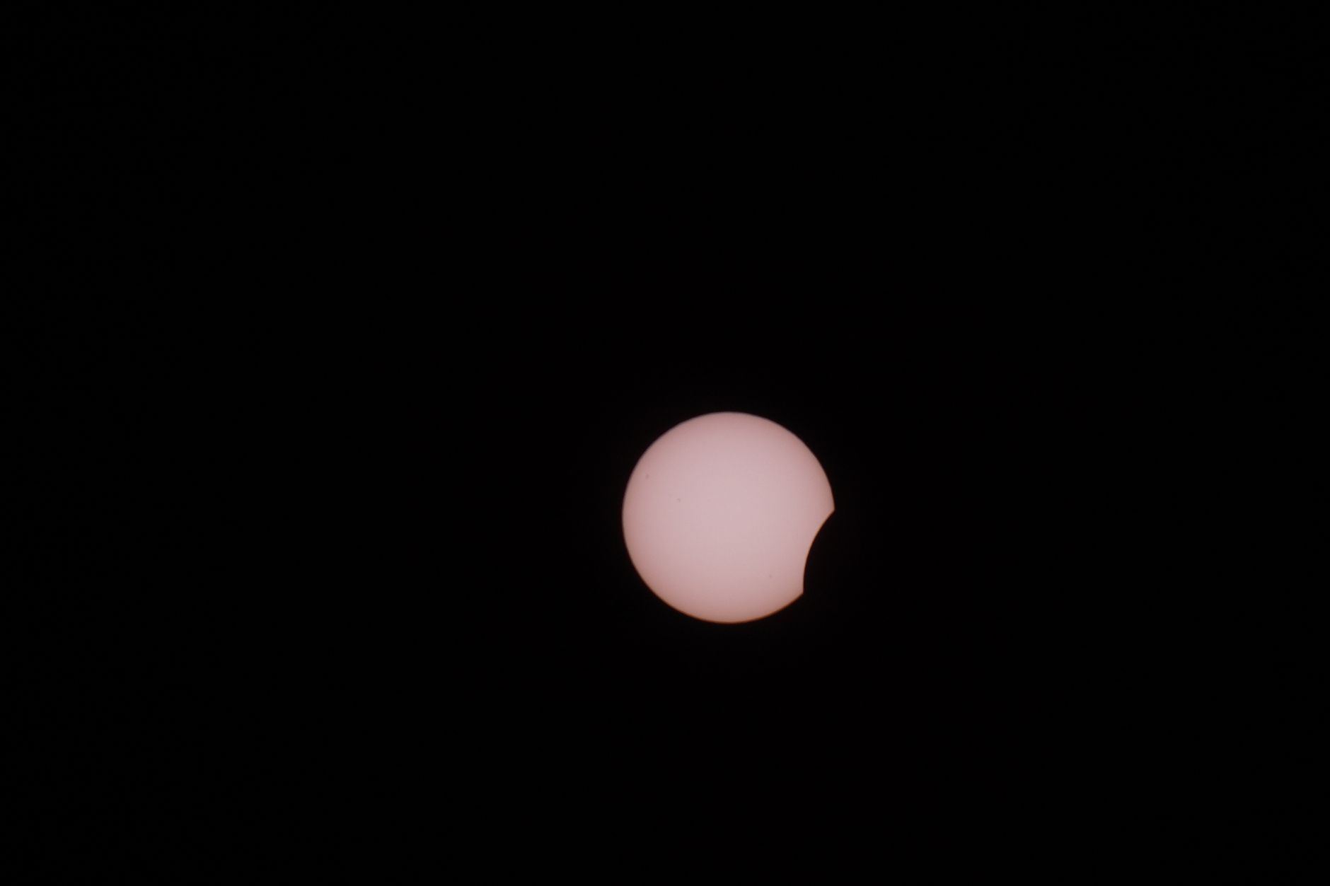 Sonnenfinsternis: Weitere beeindruckende Aufnahmen aus dem All und vom Boden