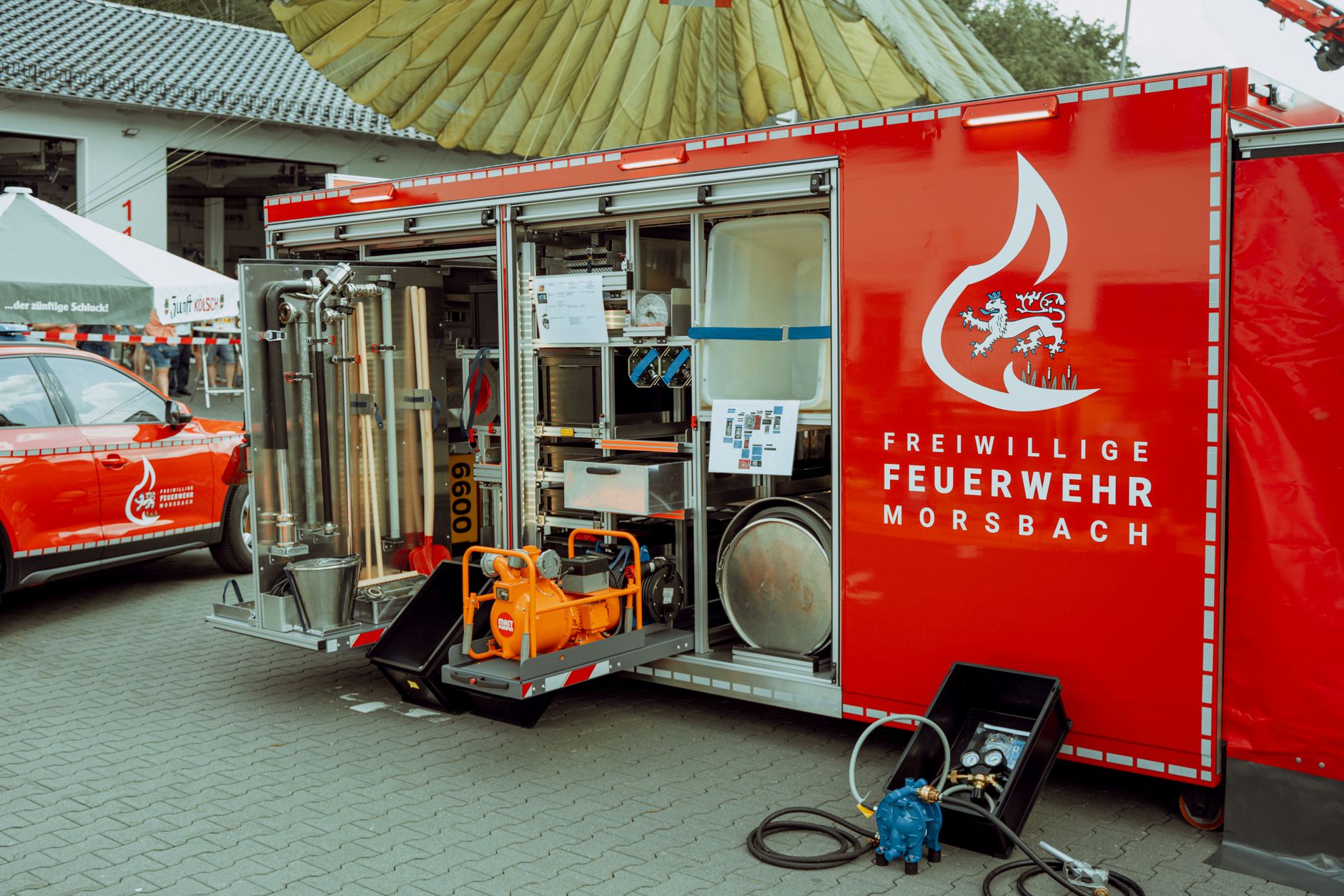 Groß-Gerau: Brand in Mehrfamilienhaus / Mehrere Wohnungen und Fassade beschädigt