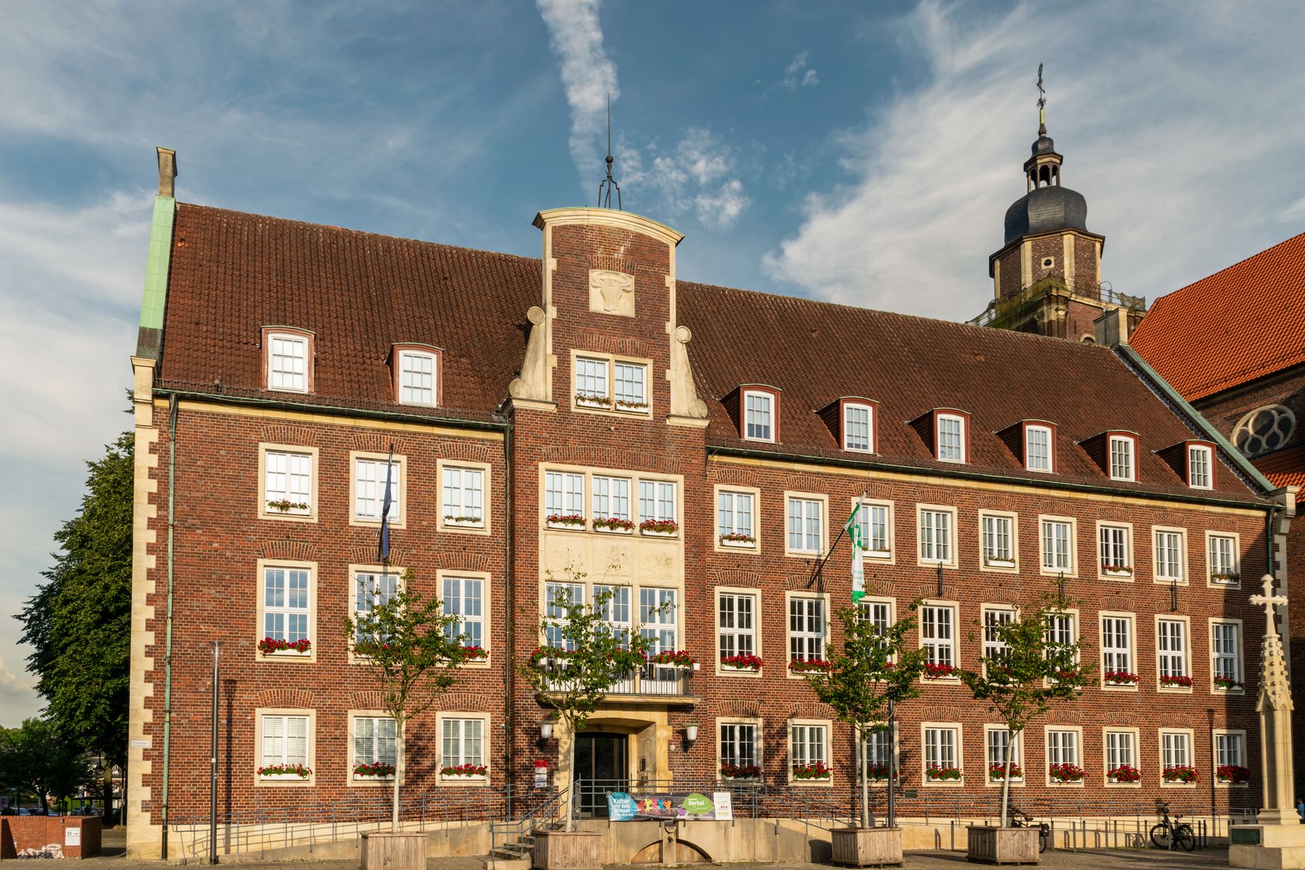 Wetteraukreis: · Sättel und Reitzubehör gestohlen · Schockanrufer ergaunern wertvollen Schmuck · In Firmengebäude eingestiegen