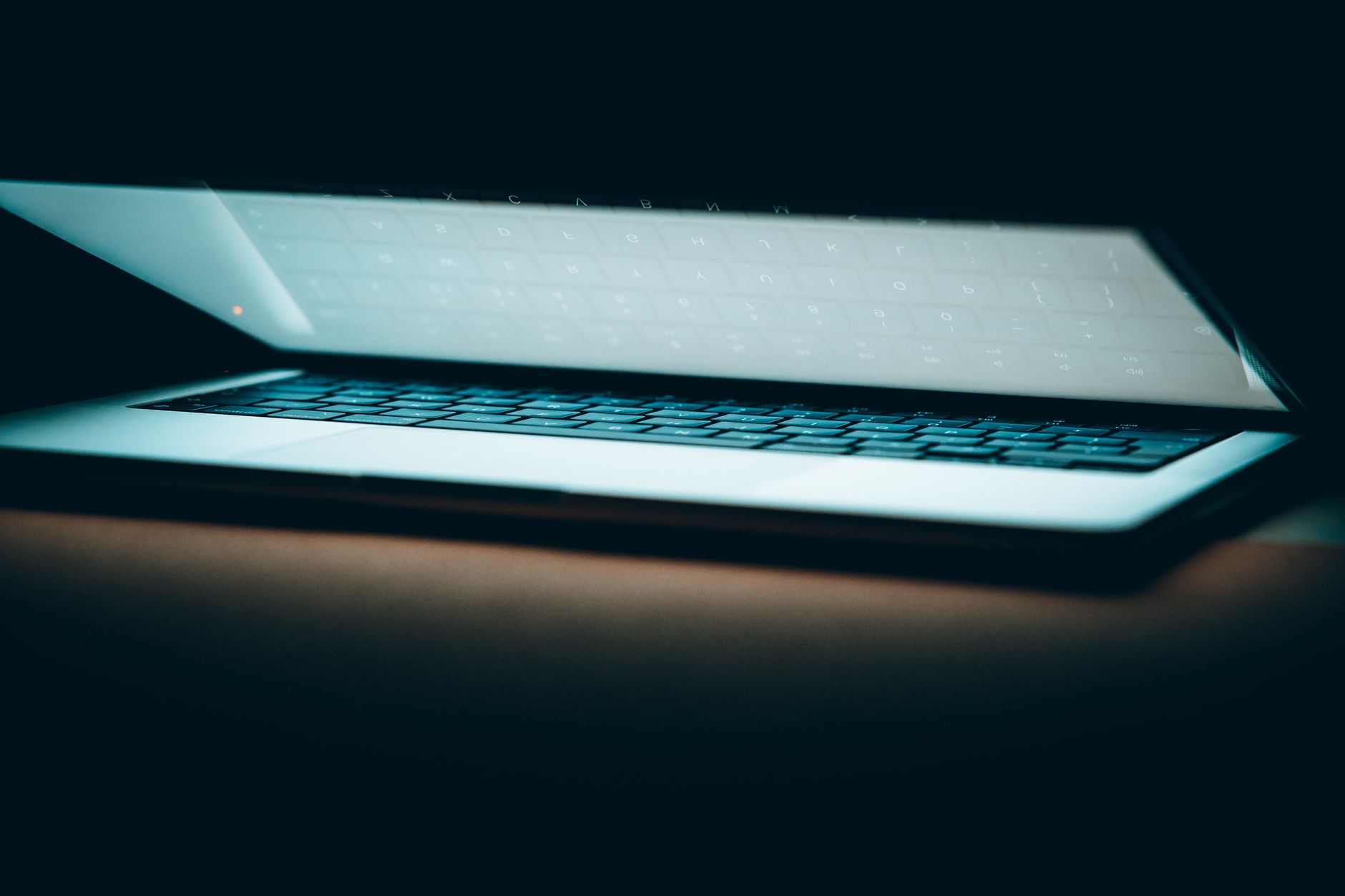 heise-Angebot: heise security Webinar: KI für Verteidiger – Hype vs. Nutzen für die Praxis