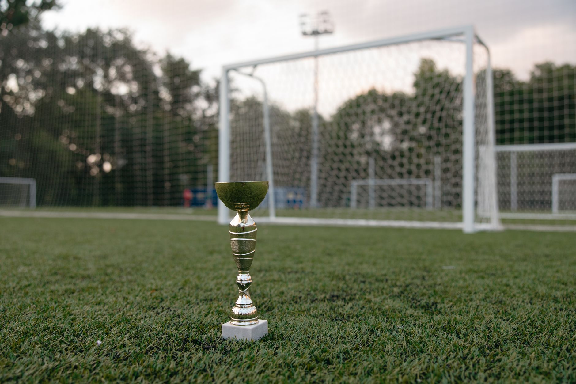 Pogacar gewinnt 6. Etappe und distanziert Verfolger
