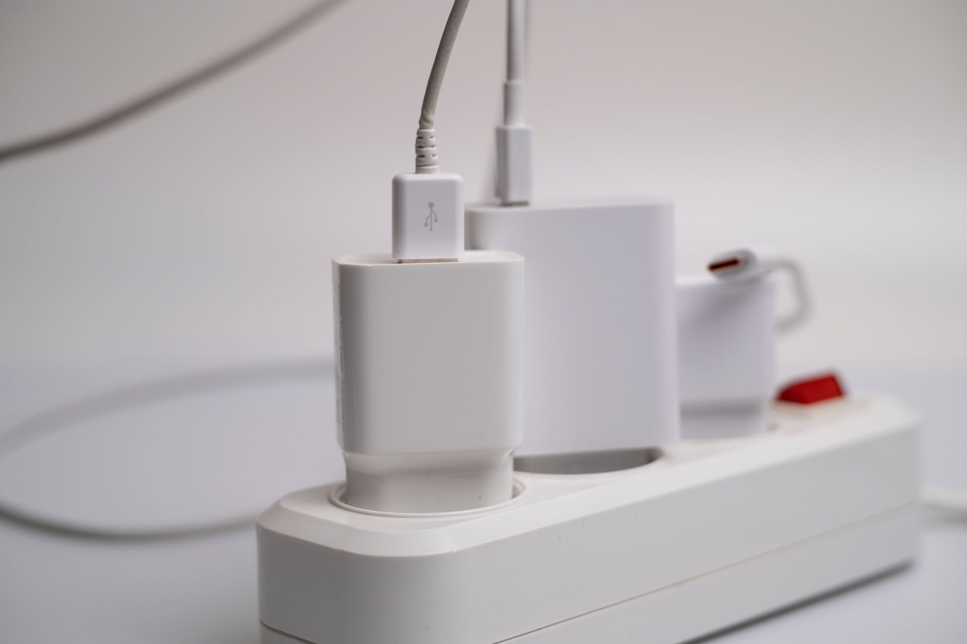 heise+ | Watt in der Tasche: Sieben Powerbanks mit 10.000 mAh im Test