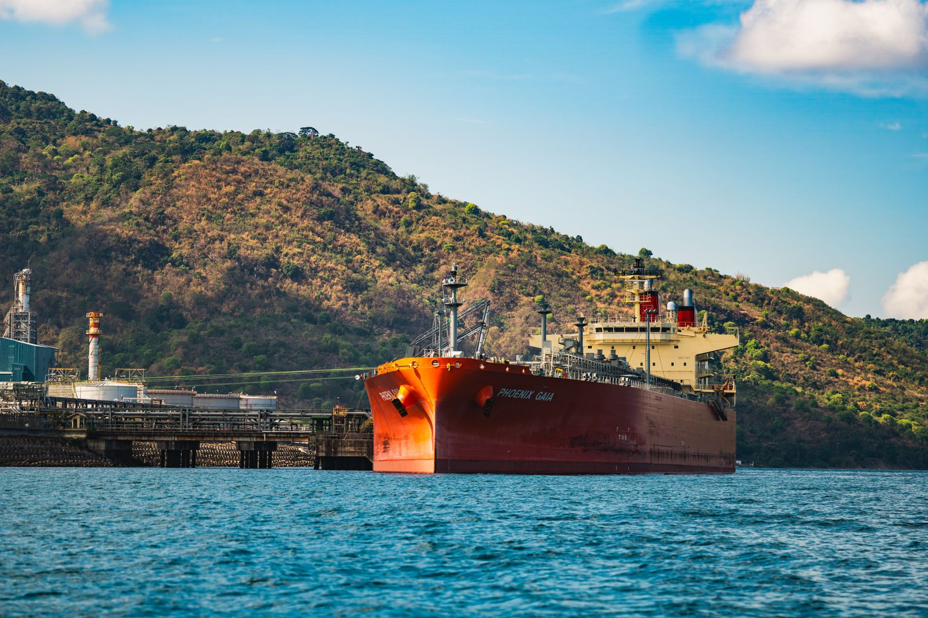 Greenpeace-Satellitenauswertung - Havarierter Tanker verliert vor dem Oman weiter Öl