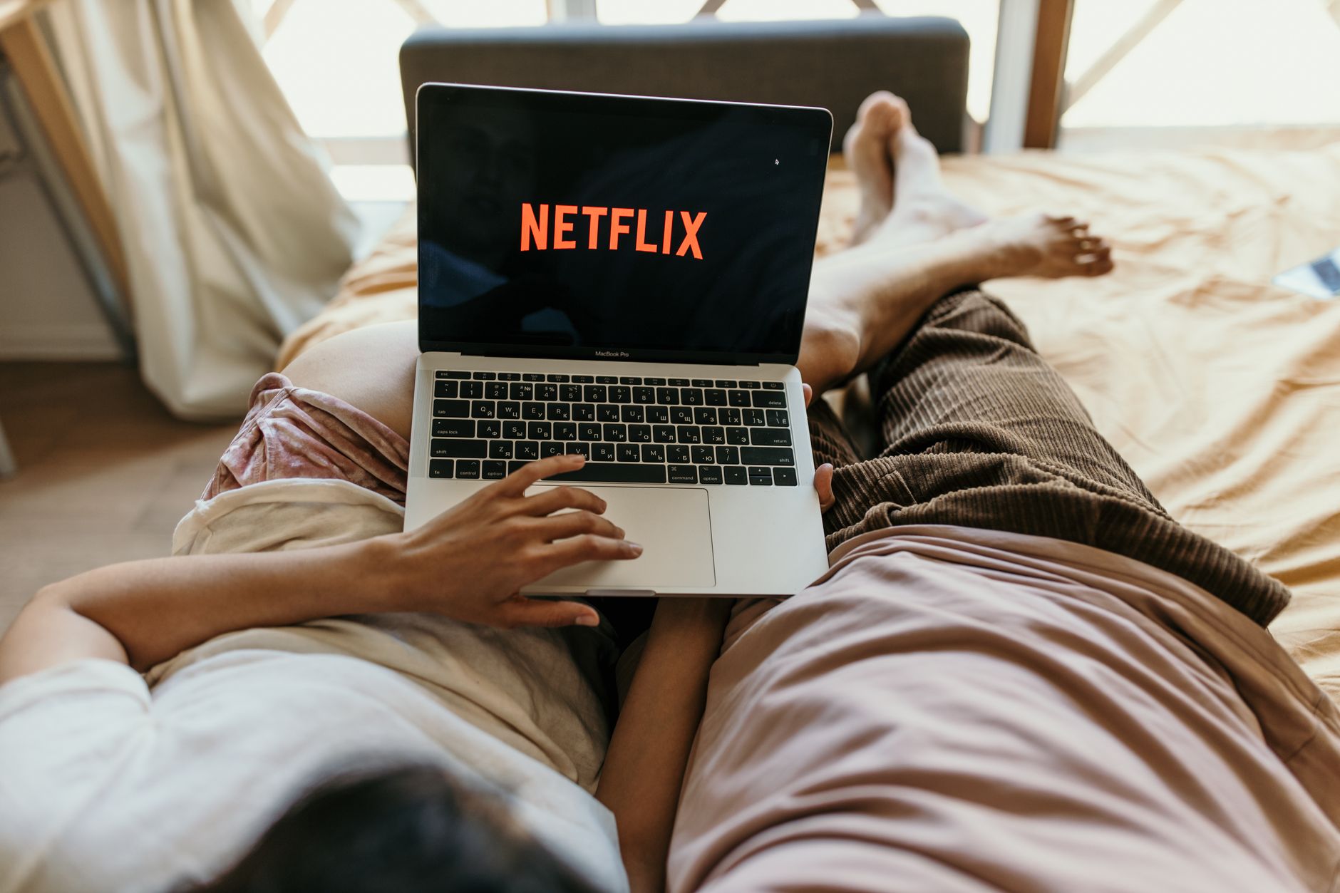 Netflix und Synchronisation: Sprecherverband verlangt Prüfung umstrittener KI-Klausel