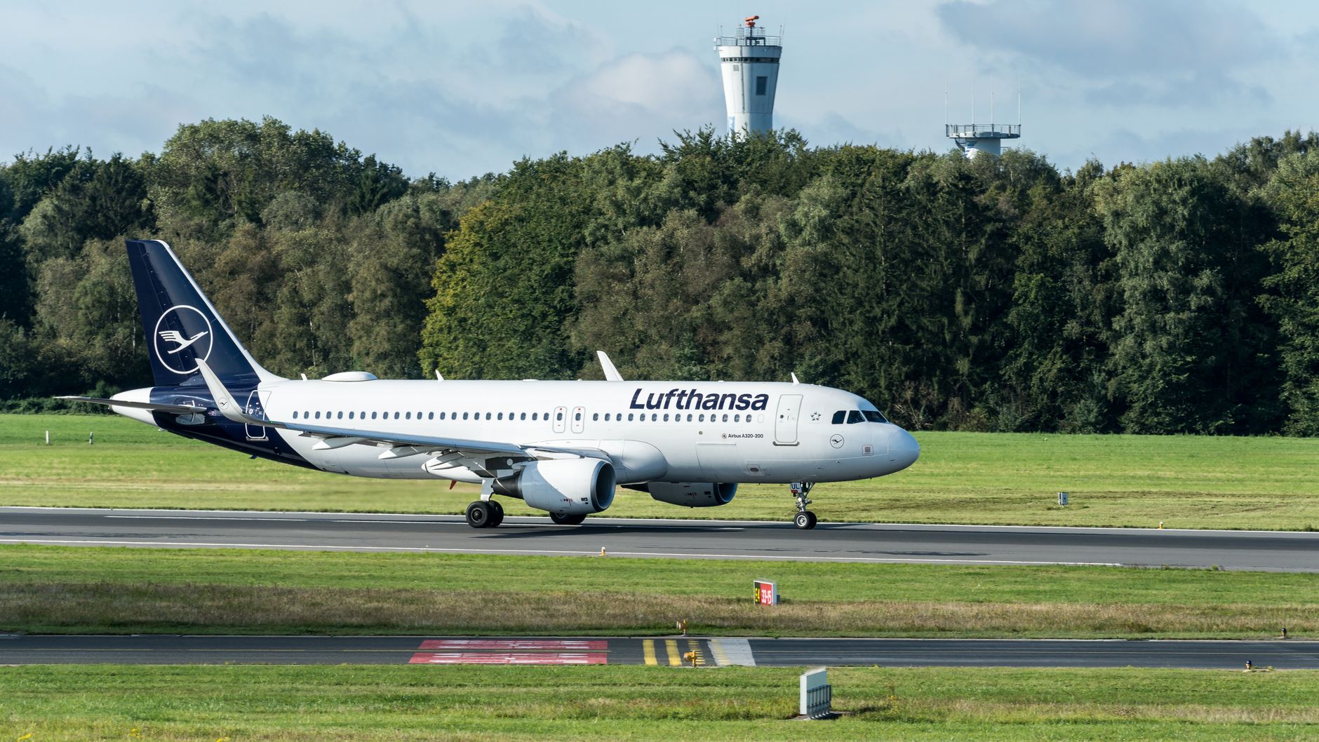 Lufthansa - Flugbegleitergewerkschaft kündigt neue Tarifgespräche