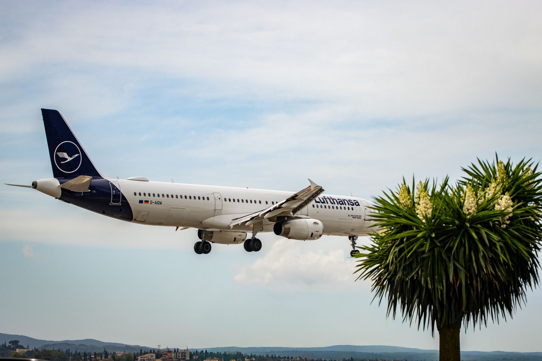 Lufthansa - Flugbegleitergewerkschaft kündigt neue Tarifgespräche an
