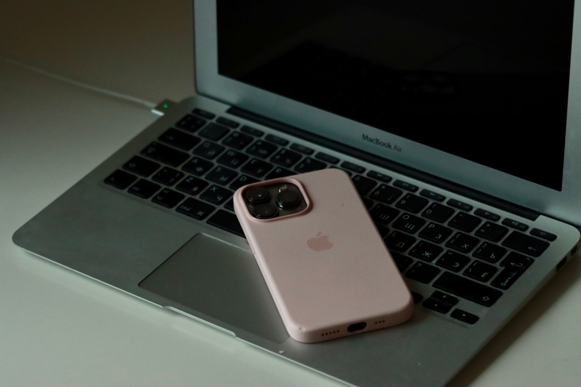 Donnerstag: Apples neue iPhones auch aufklappbar, KI-Agenten weiter ungezügelt