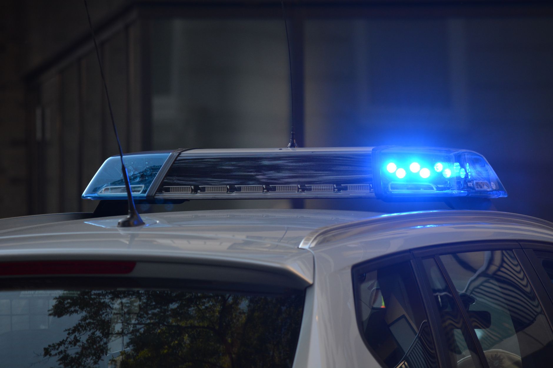 Polizei sucht Zeugen: Trio verletzte 64-Jährigen offenbar mit Pfefferpistolen