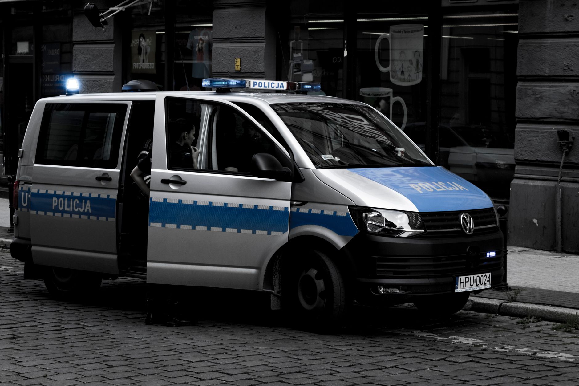 Flucht vor Polizei mit 110 km/h auf Leipziger Straße endet mit zwei Festnahmen