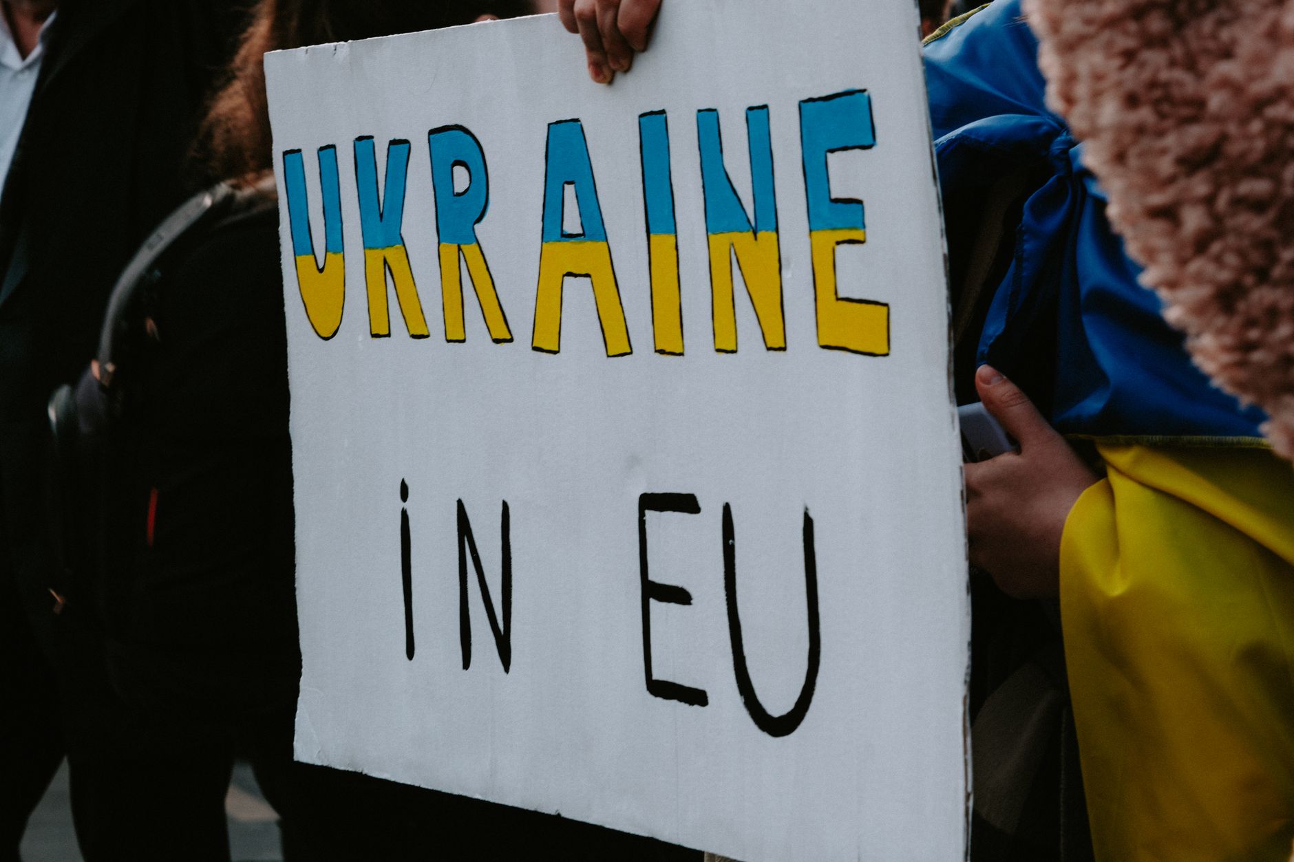 Ukraine - Selenskyj besorgt Washingtons Russland-Kurs, Trump: "Will Russland am Verhandlungstisch halten"