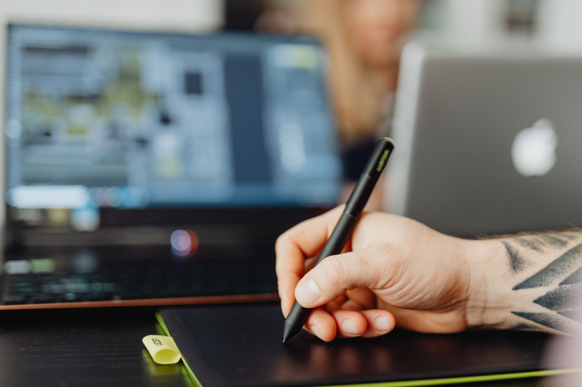 (g+) Logitech Spotlight 2 im Test: Dieser Presenter macht jede Präsentation zum Highlight