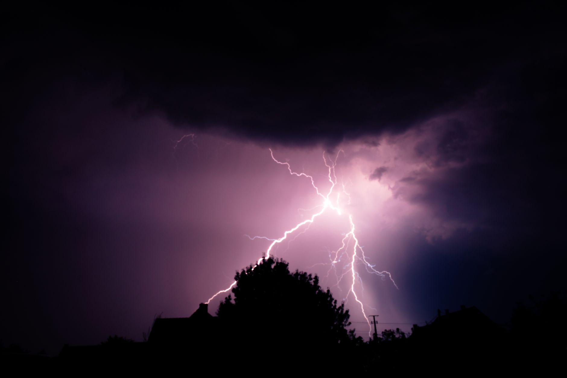 Wetter - In der Nacht im Osten zunehmend bewölkt mit örtlichem, 8 bis -1 Grad