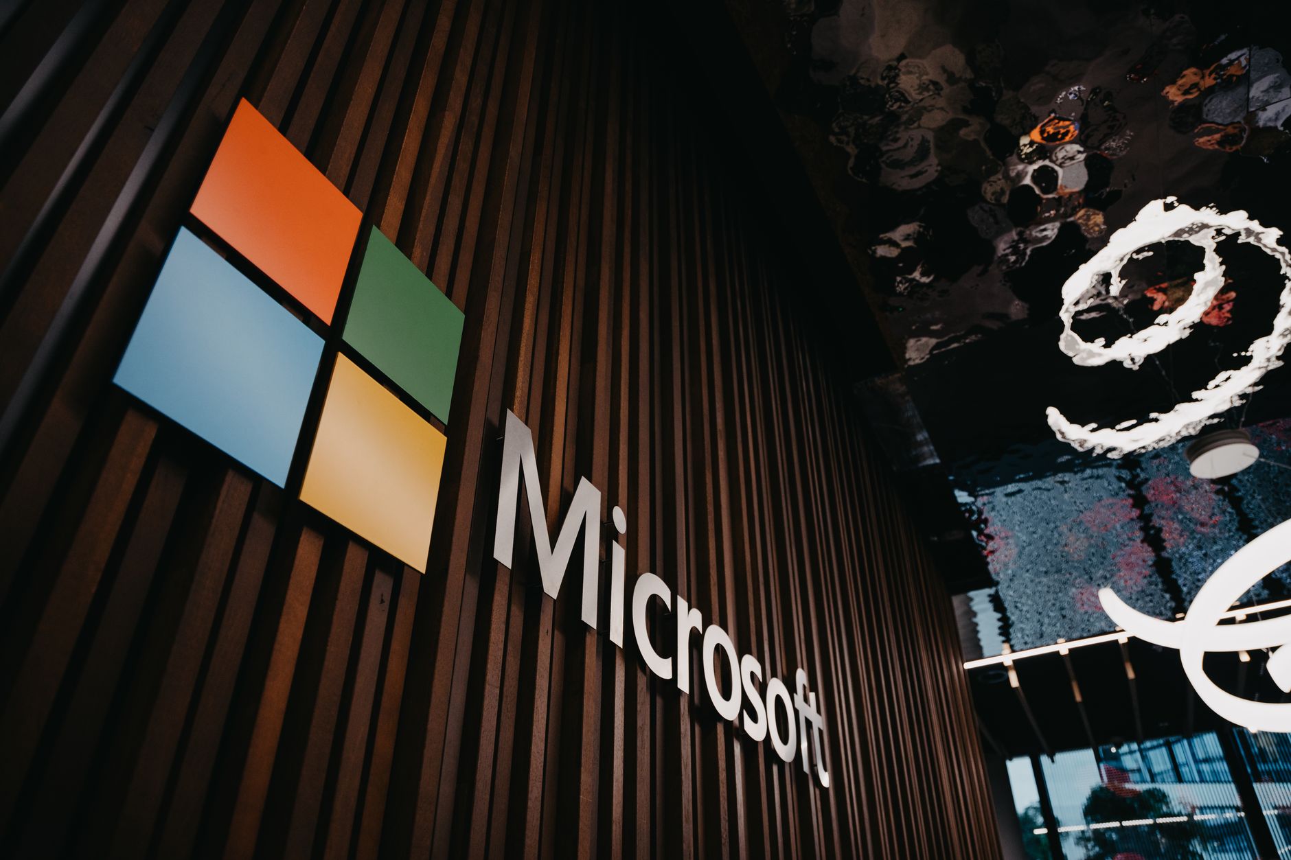 Dienstag: Goldener Handschlag bei Microsoft, Milliarden-Deal von SpaceX