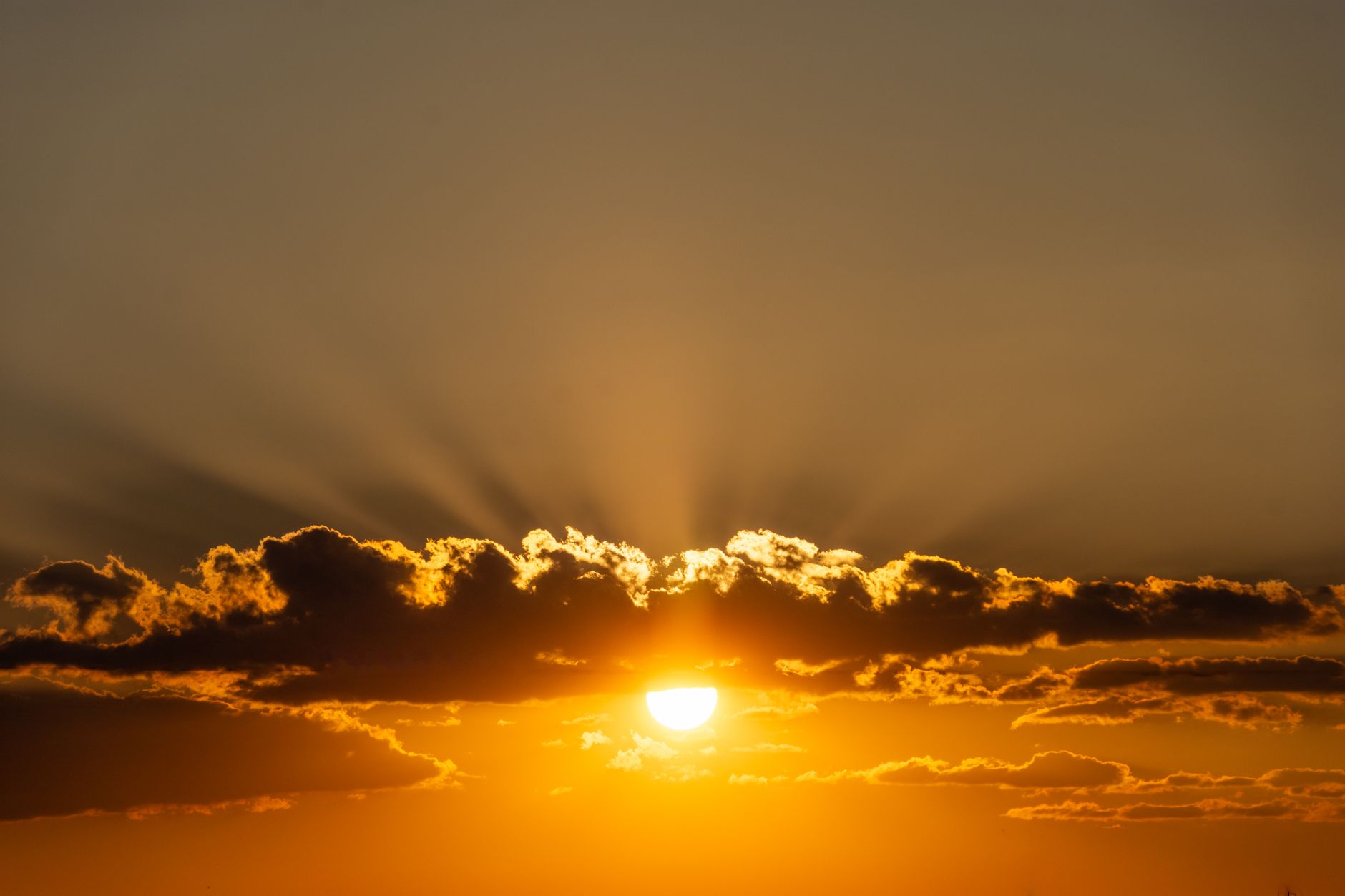 Wetter - Wechsel aus Sonne und Wolken, im Südwesten auch länger sonnig, 8 bis 16 Grad